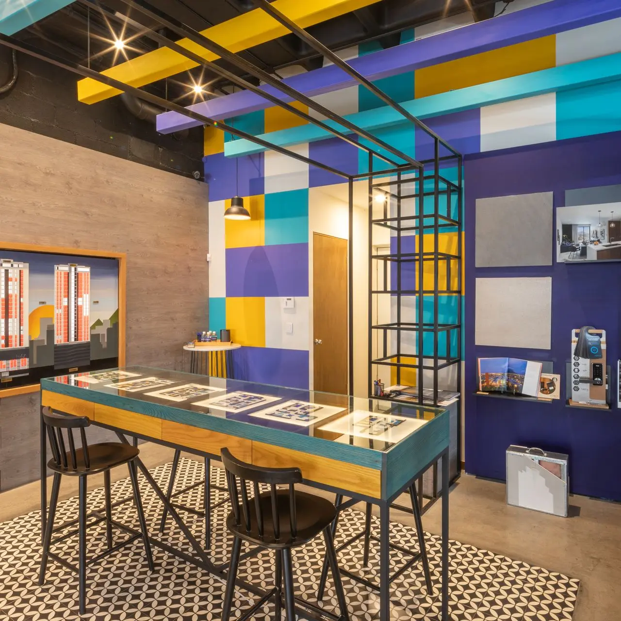 Diseño de showroom inmobiliario profesional — Volumento Experiencias